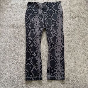Lululemon Wunder Under High-Rise Crop‎ 21" - Size 4 - Excellent Condition